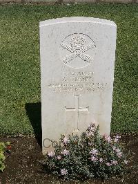 Cairo War Memorial Cemetery - Turner, R